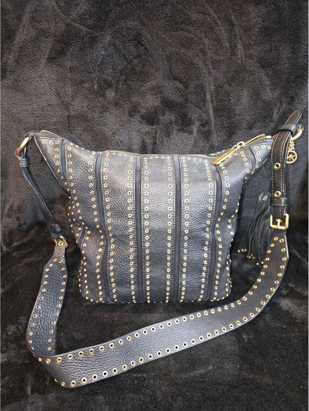 146. Michael Kors Brooklyn Grommet Leather Convertible Hobo Bag / Feed Bag